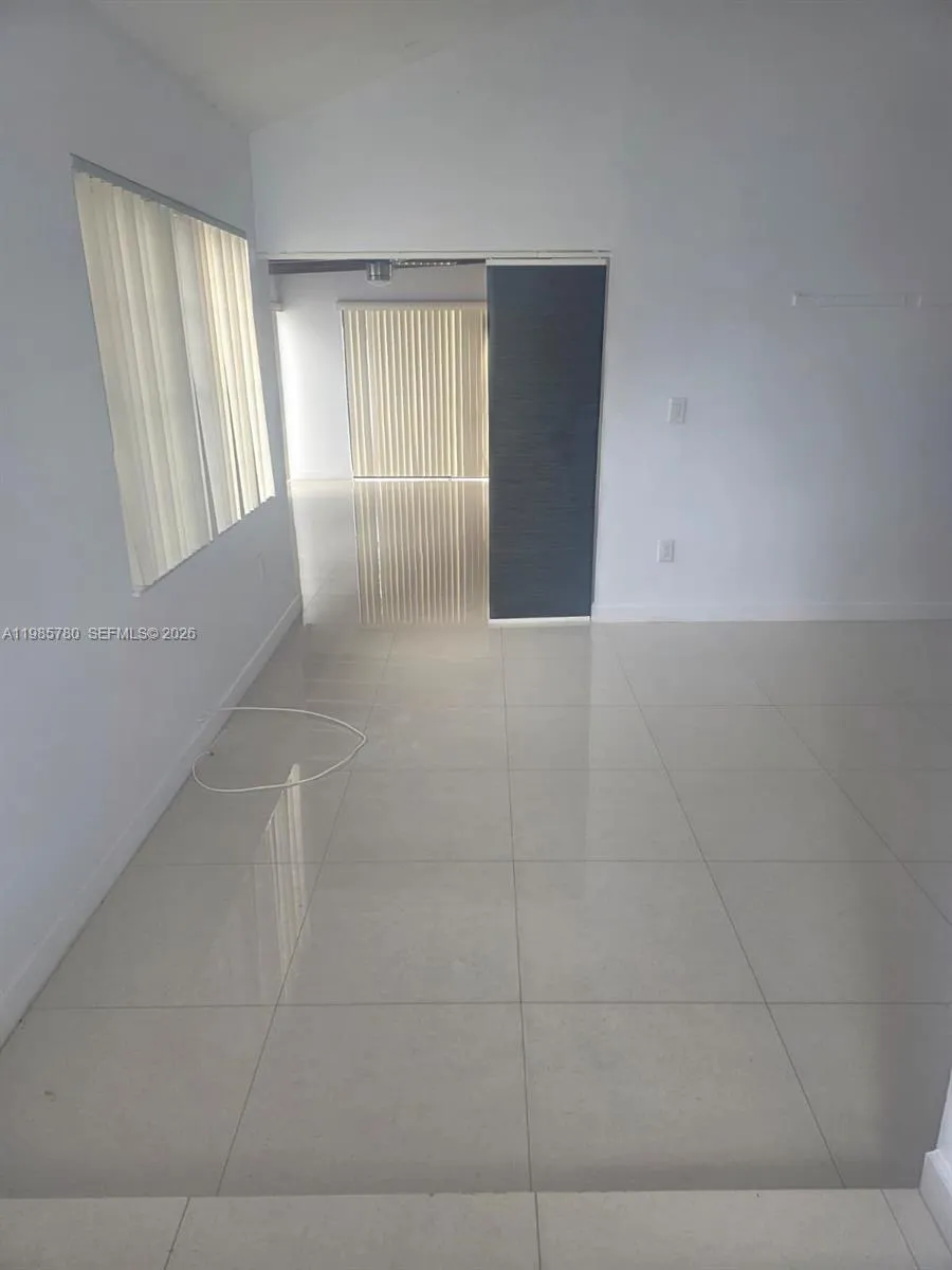 710 SW 99th Ct Cir Miami, FL 33174