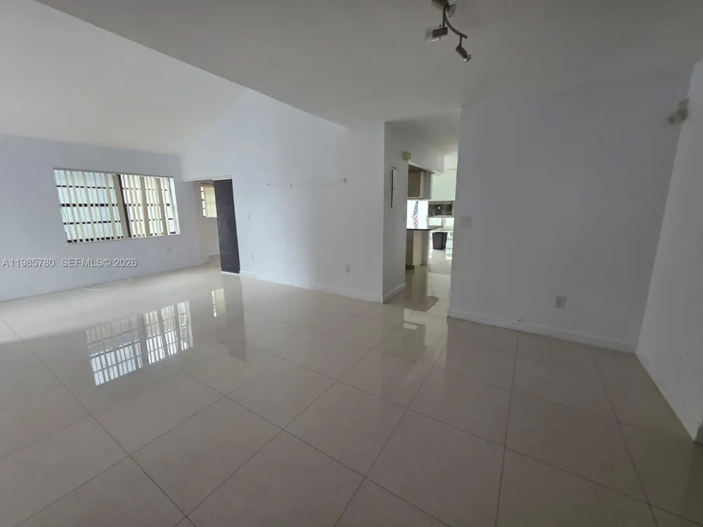 710 SW 99th Ct Cir Miami, FL 33174
