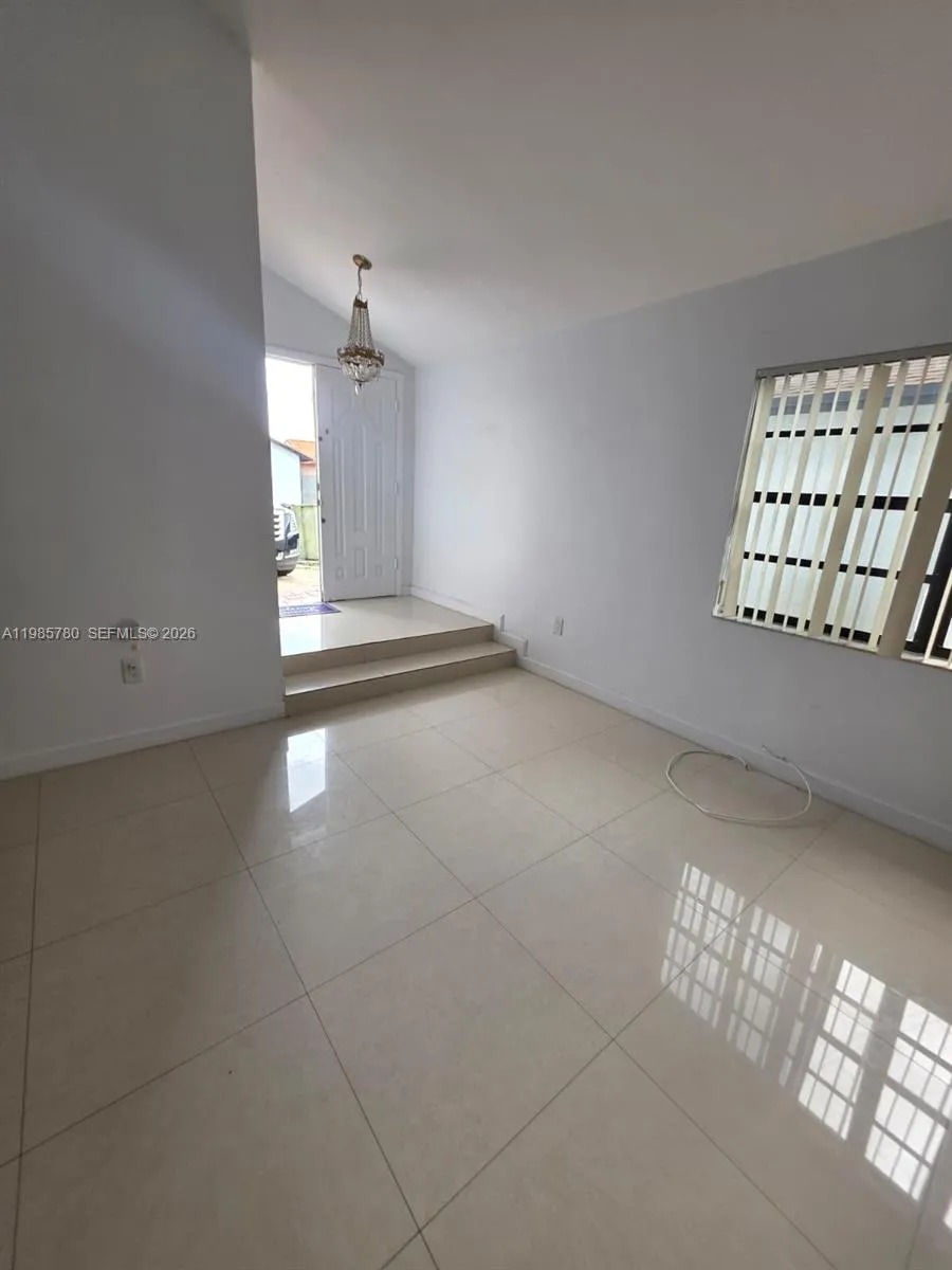710 SW 99th Ct Cir Miami, FL 33174