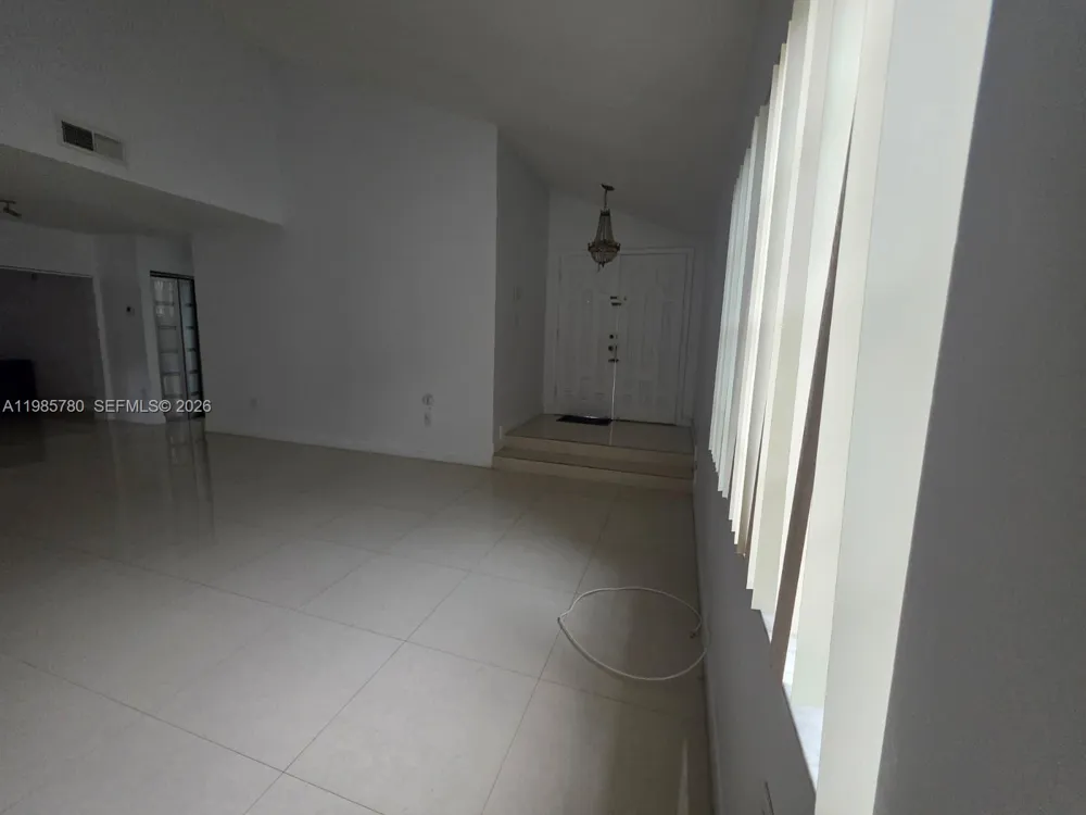 710 SW 99th Ct Cir Miami, FL 33174