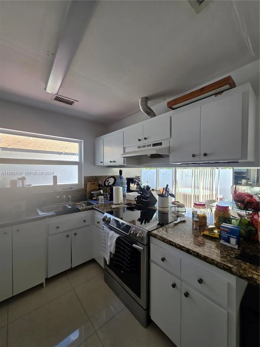 710 SW 99th Ct Cir Miami, FL 33174