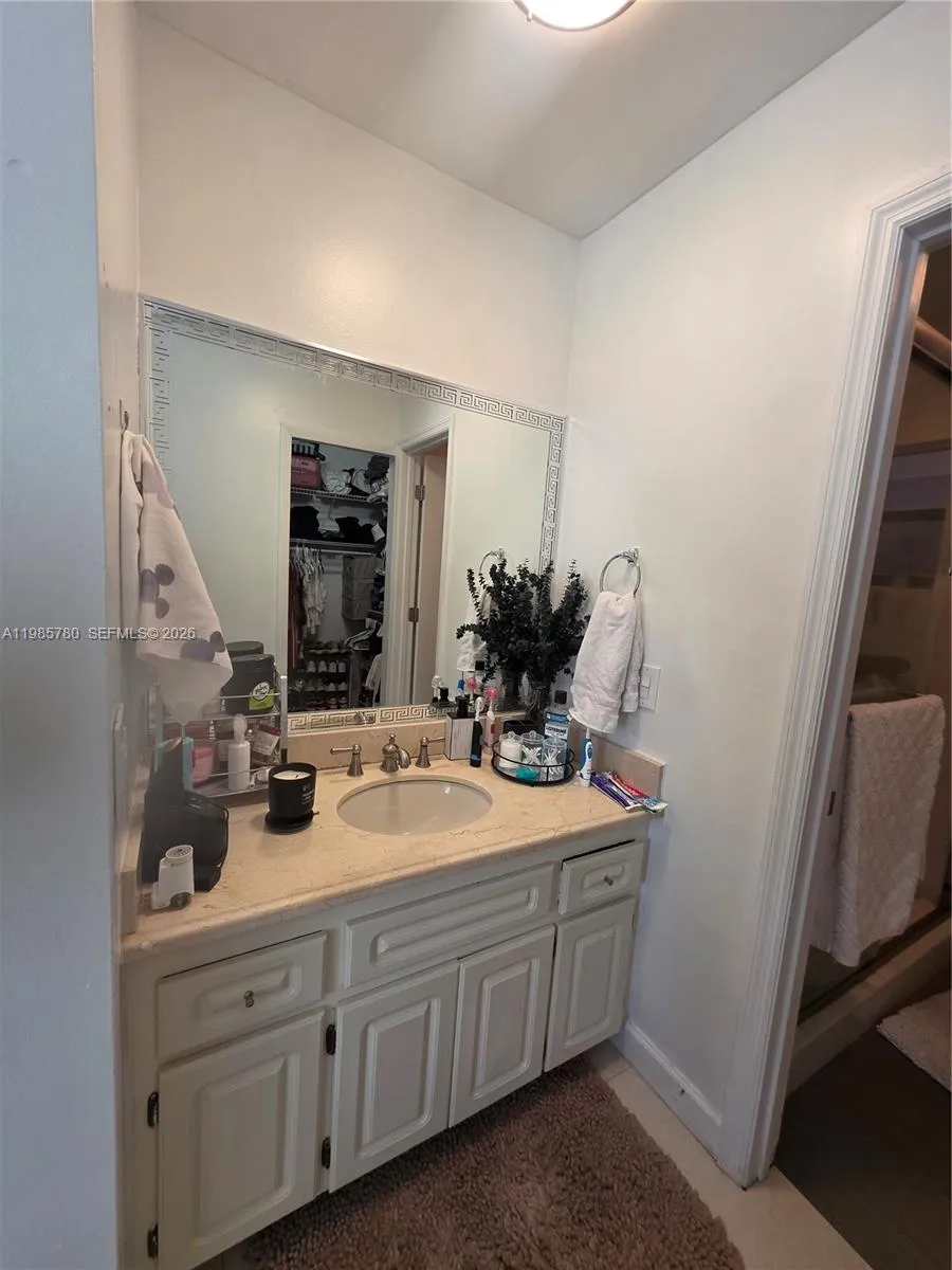 710 SW 99th Ct Cir Miami, FL 33174