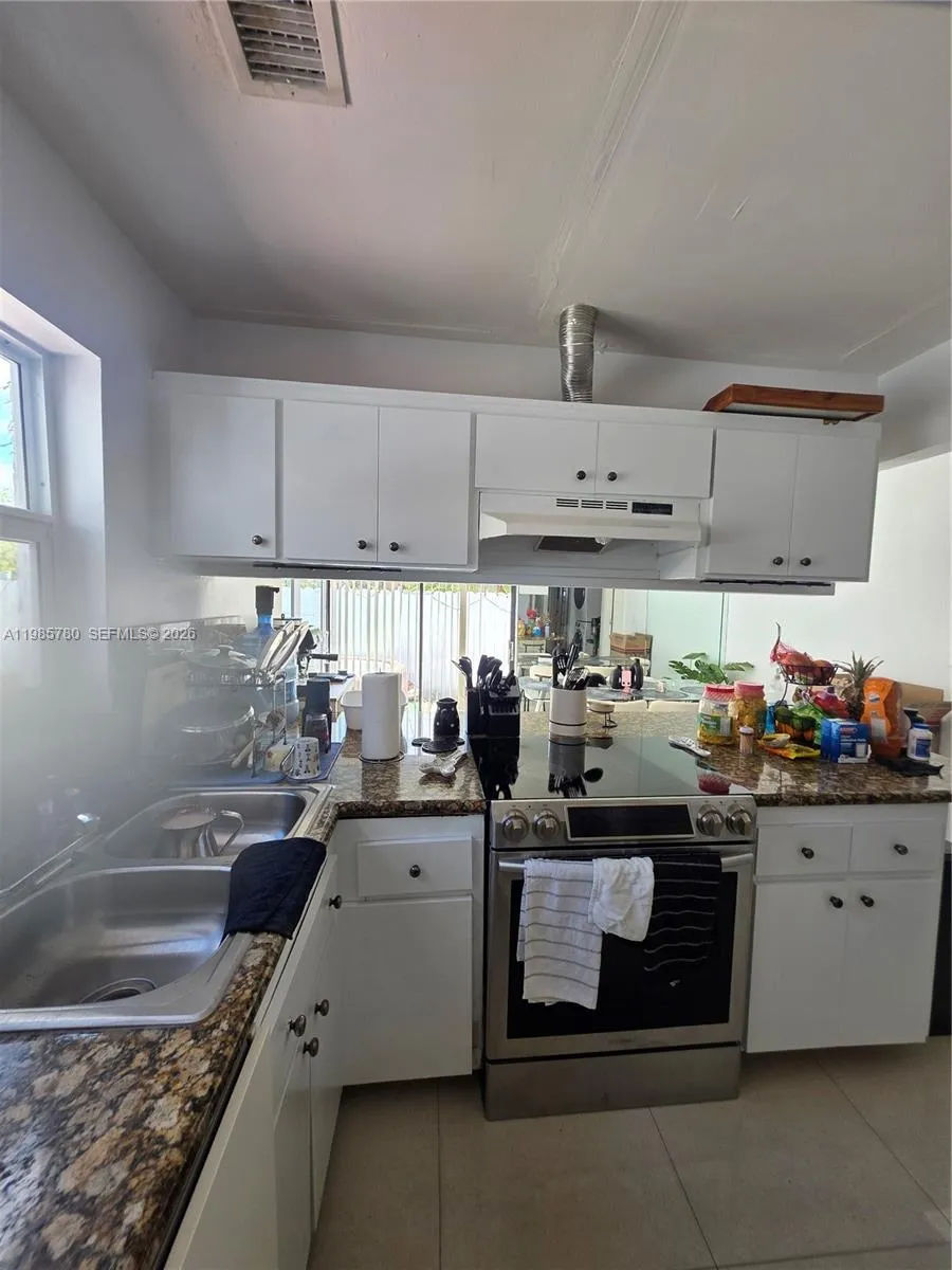 710 SW 99th Ct Cir Miami, FL 33174