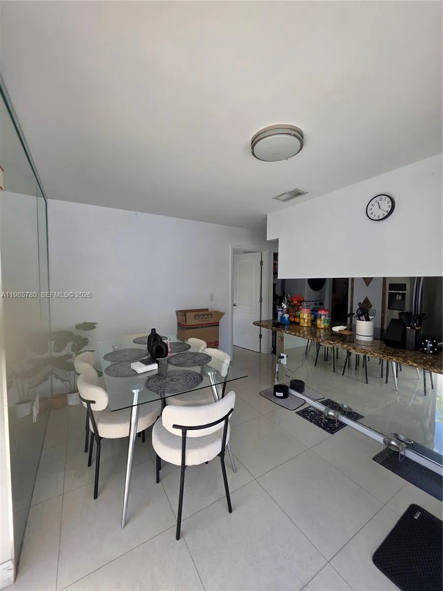 710 SW 99th Ct Cir Miami, FL 33174