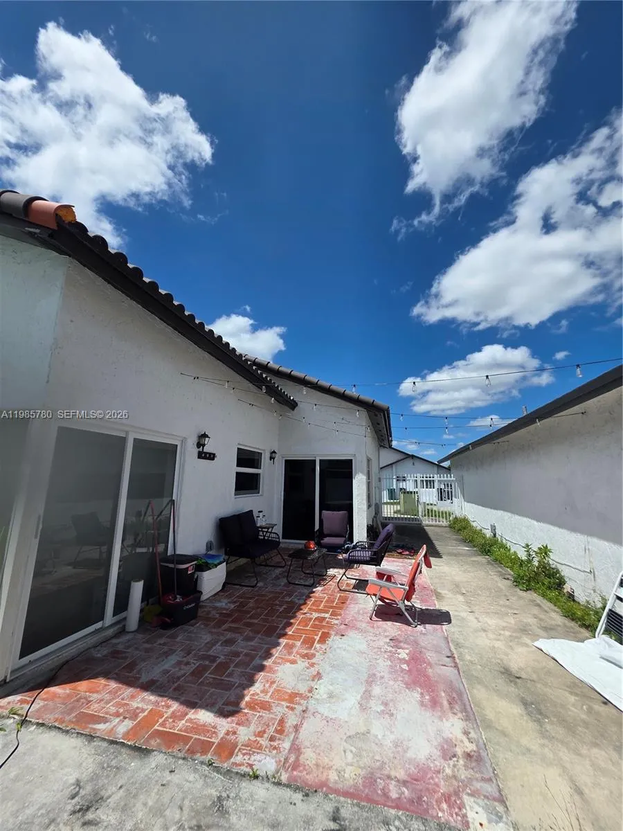 710 SW 99th Ct Cir Miami, FL 33174