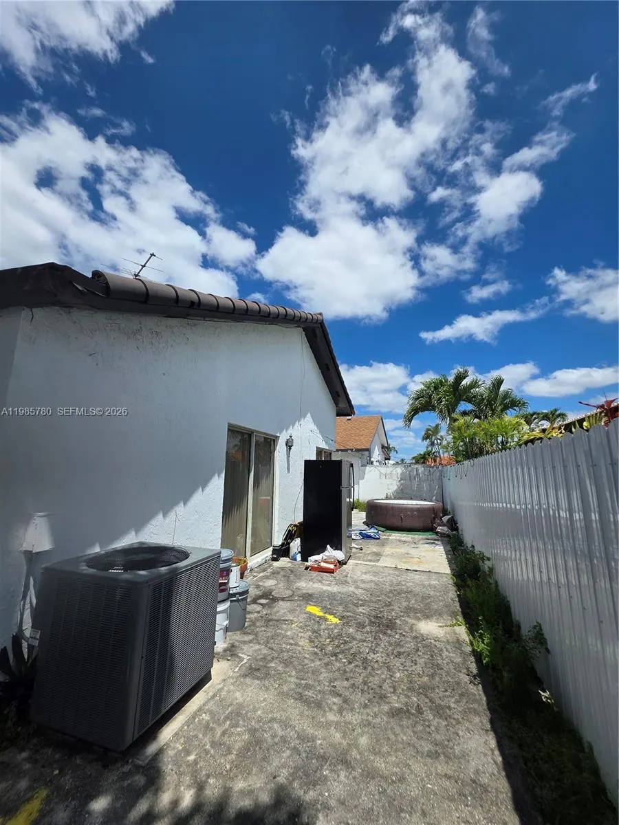 710 SW 99th Ct Cir Miami, FL 33174