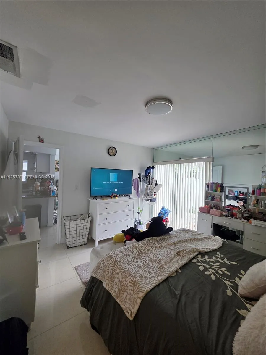710 SW 99th Ct Cir Miami, FL 33174