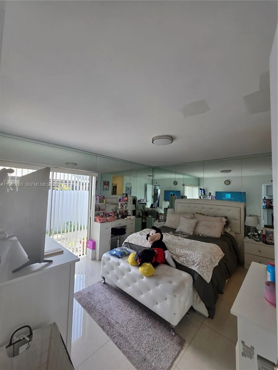 710 SW 99th Ct Cir Miami, FL 33174