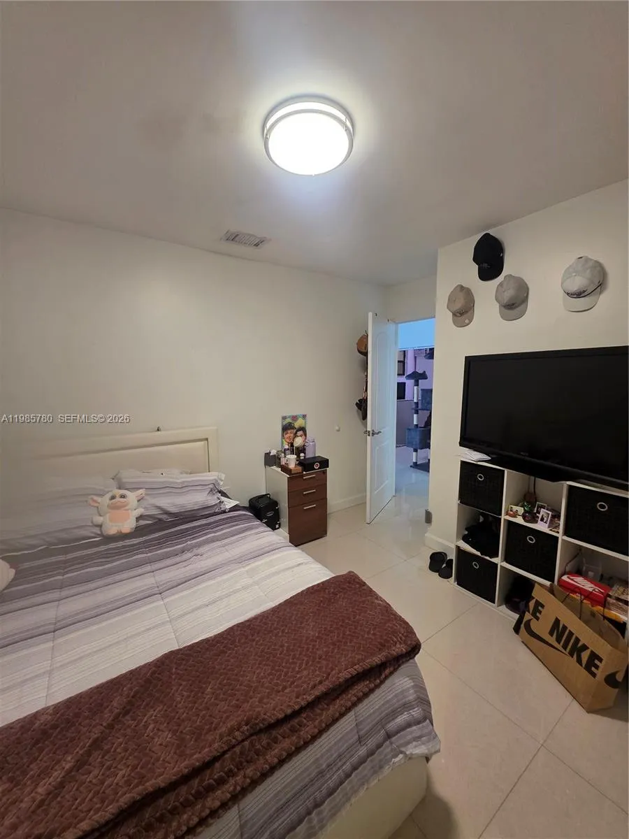 710 SW 99th Ct Cir Miami, FL 33174