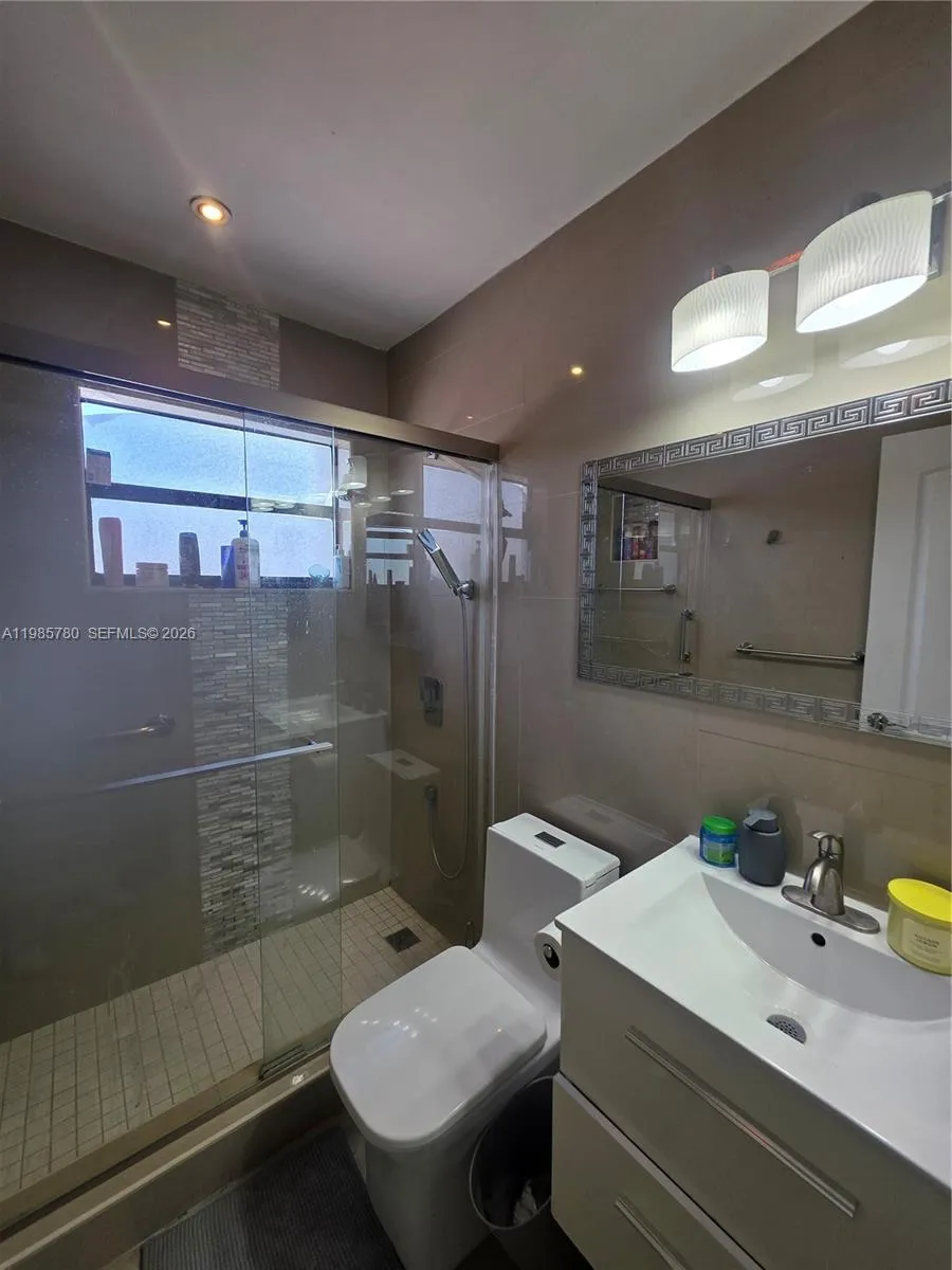 710 SW 99th Ct Cir Miami, FL 33174
