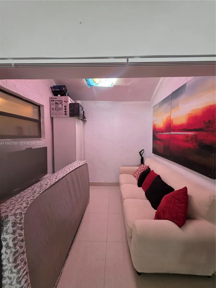 710 SW 99th Ct Cir Miami, FL 33174