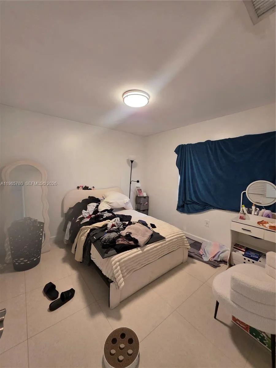 710 SW 99th Ct Cir Miami, FL 33174