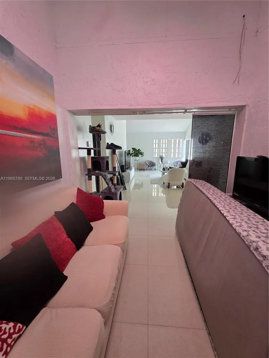 710 SW 99th Ct Cir Miami, FL 33174