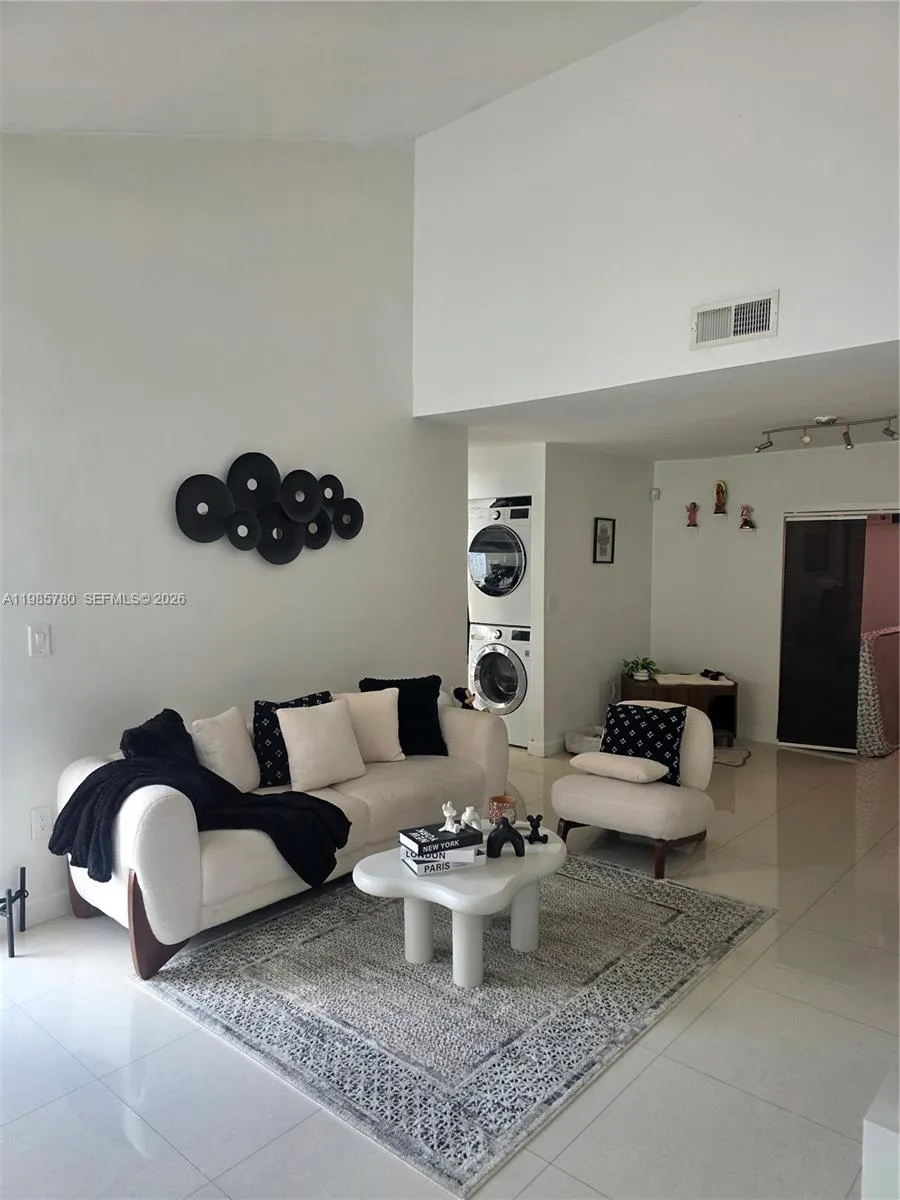 710 SW 99th Ct Cir Miami, FL 33174