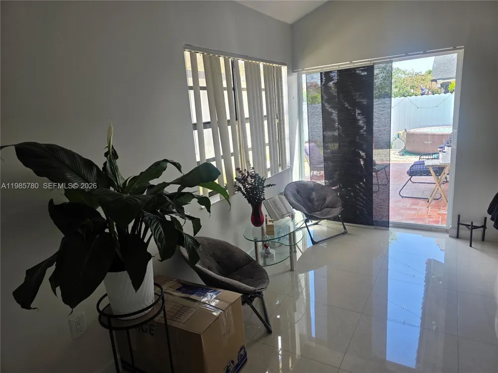 710 SW 99th Ct Cir Miami, FL 33174