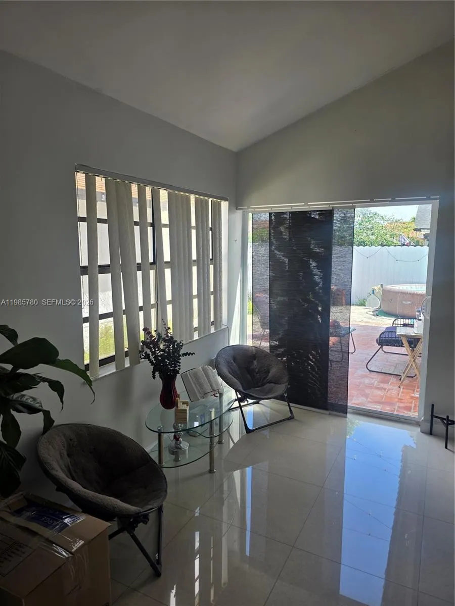 710 SW 99th Ct Cir Miami, FL 33174