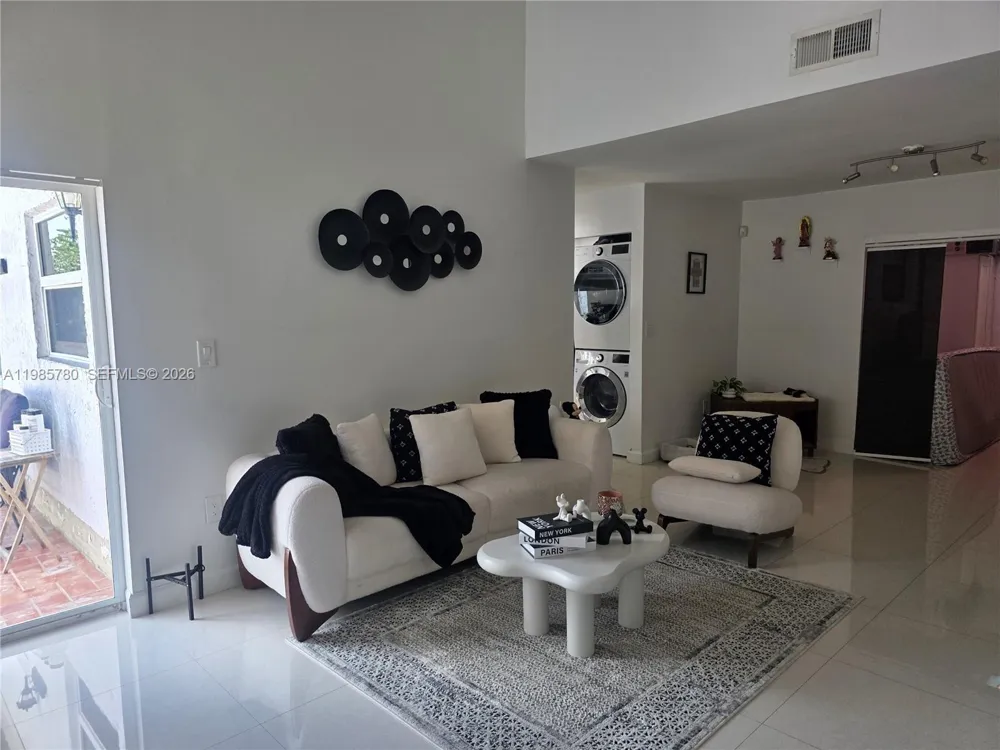 710 SW 99th Ct Cir Miami, FL 33174
