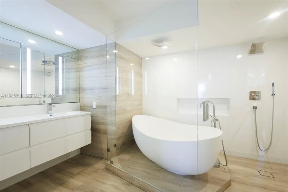 3640 Yacht Club Dr #1701 Aventura, FL 33180