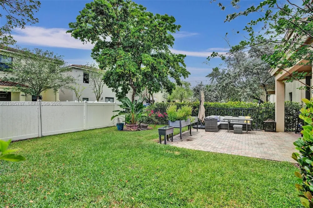 760 NE 193rd Ter Miami, FL 33179