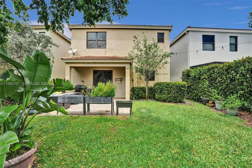 760 NE 193rd Ter Miami, FL 33179