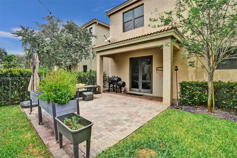 760 NE 193rd Ter Miami, FL 33179