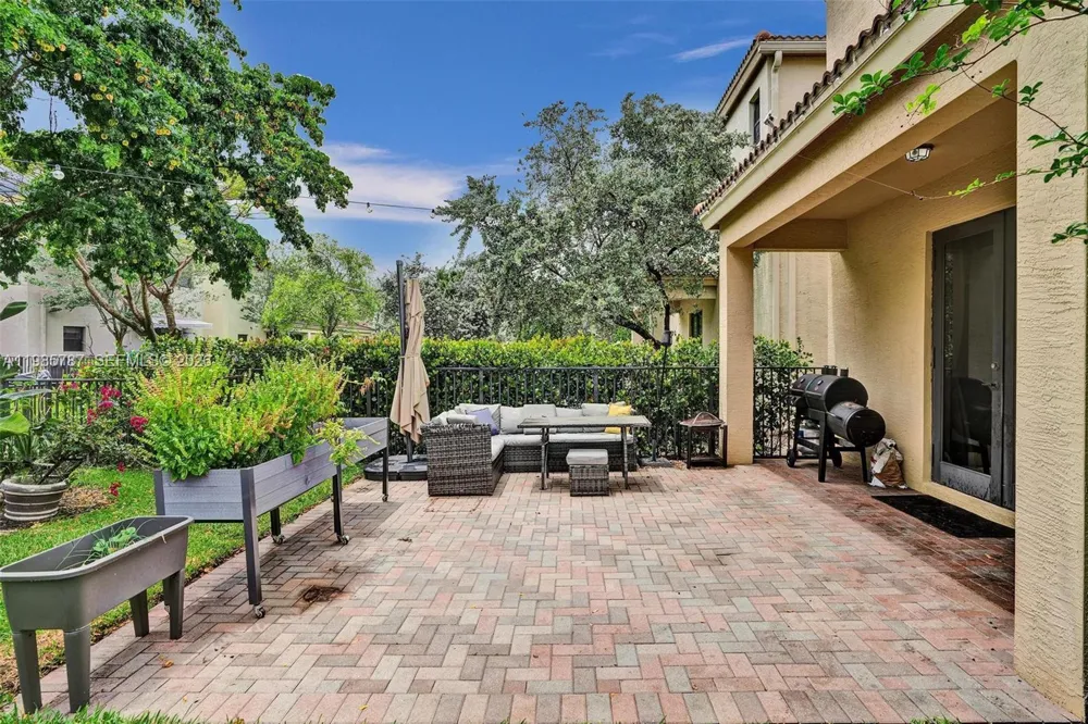 760 NE 193rd Ter Miami, FL 33179