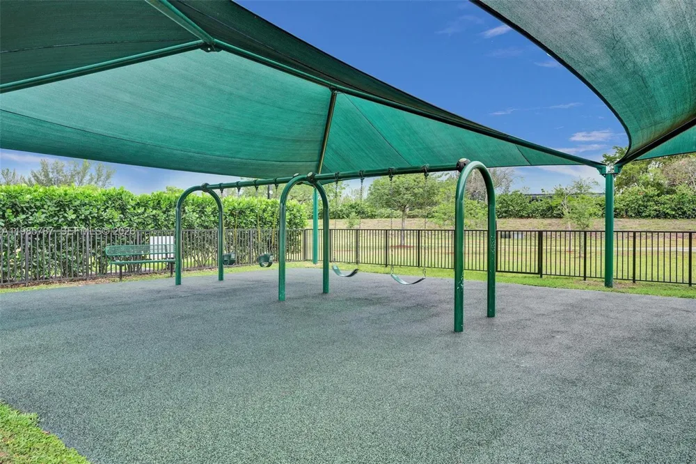 760 NE 193rd Ter Miami, FL 33179