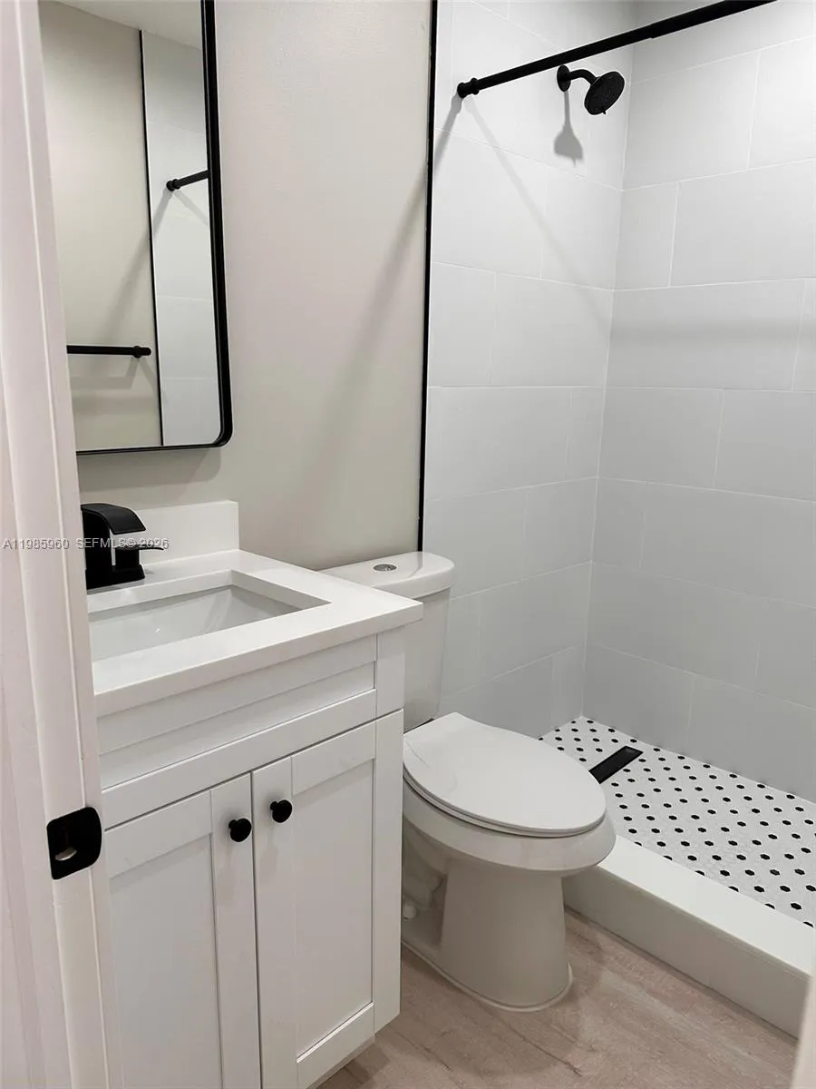 708 Victoria Dr #101 Cape Coral, FL 33904