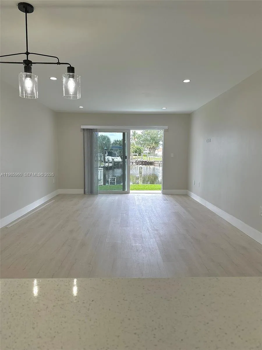 708 Victoria Dr #101 Cape Coral, FL 33904