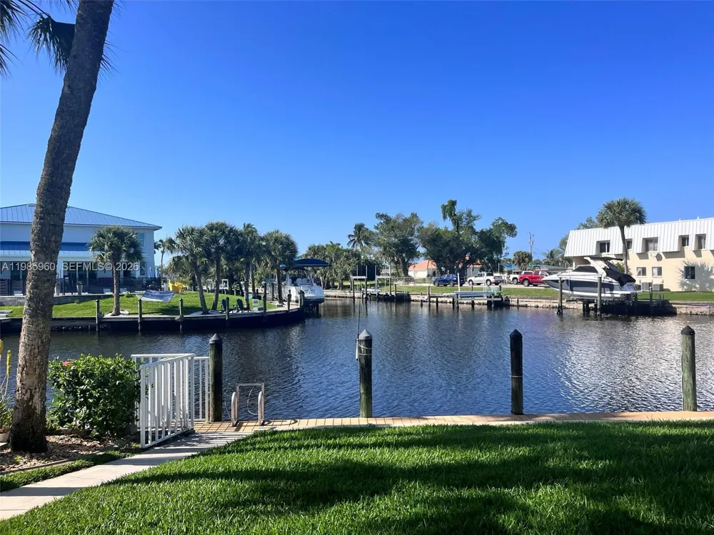 708 Victoria Dr #101 Cape Coral, FL 33904