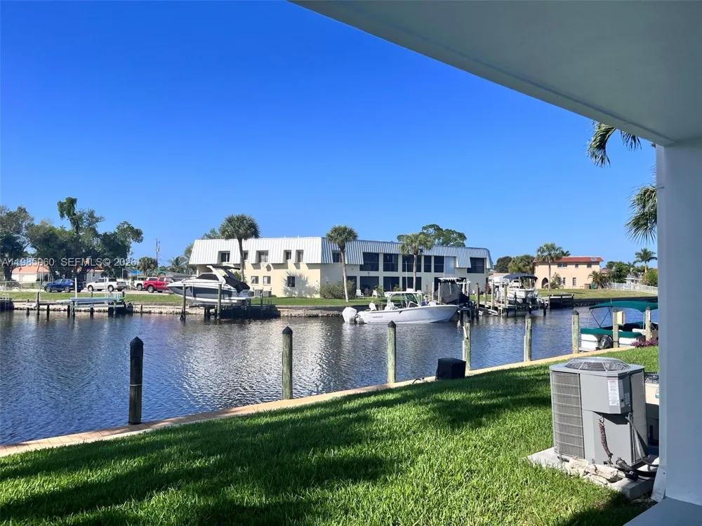 708 Victoria Dr #101 Cape Coral, FL 33904
