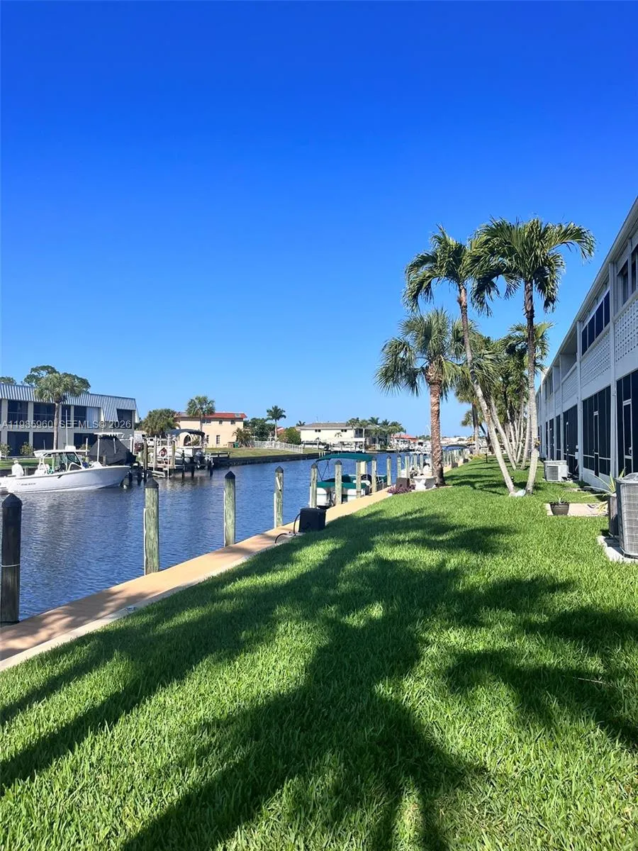 708 Victoria Dr #101 Cape Coral, FL 33904