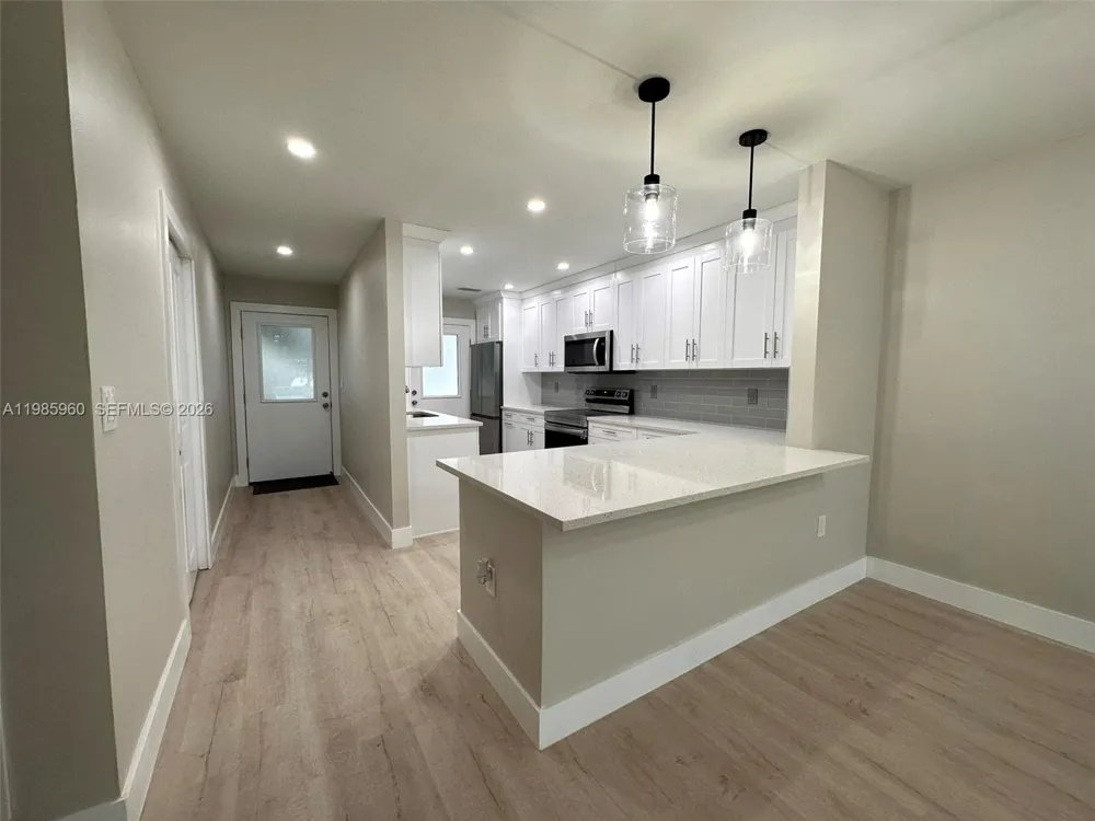 708 Victoria Dr #101 Cape Coral, FL 33904