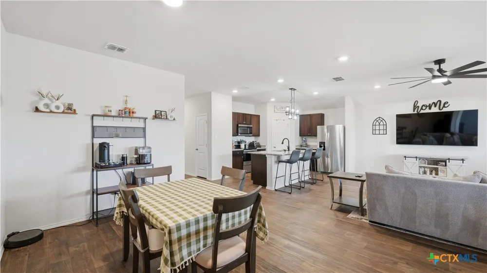 925 Nodding Nixie Seguin, TX 78155