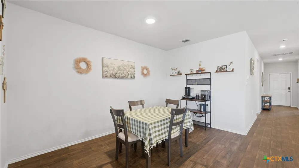 925 Nodding Nixie Seguin, TX 78155