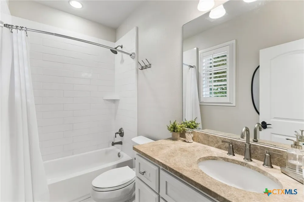 232 Laguna Rio Seguin, TX 78155