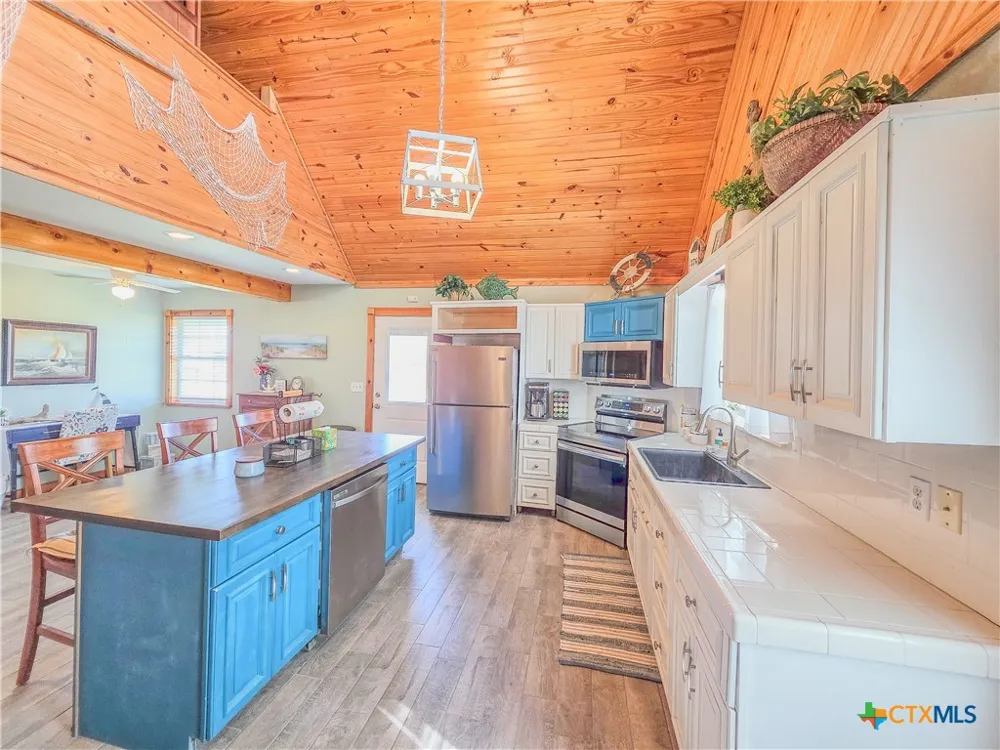 376 Haddock Drive Palacios, TX 77465