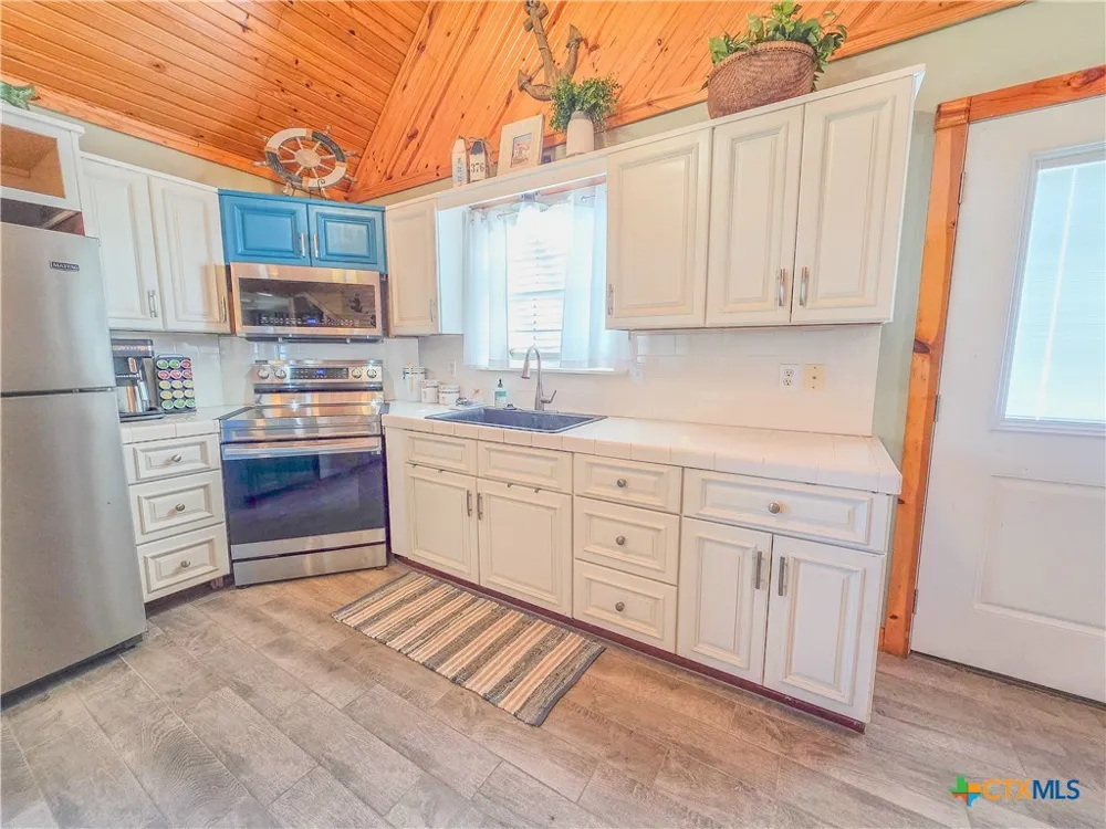 376 Haddock Drive Palacios, TX 77465