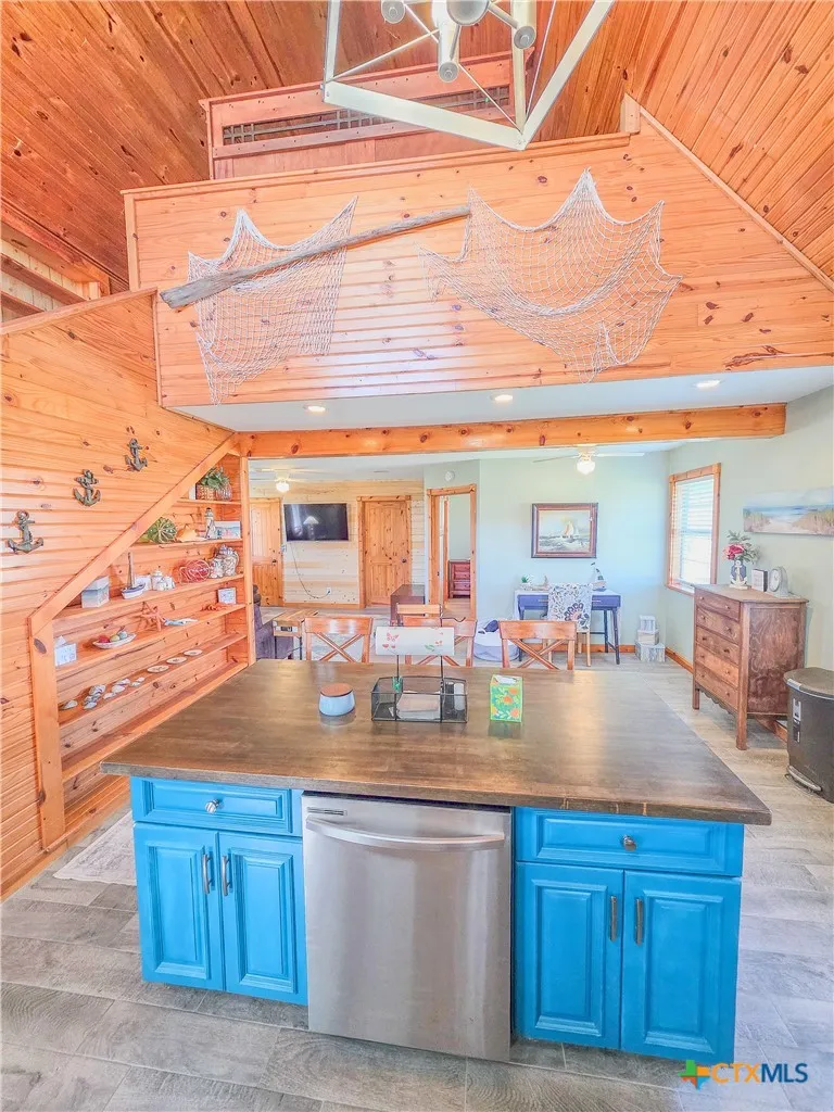 376 Haddock Drive Palacios, TX 77465