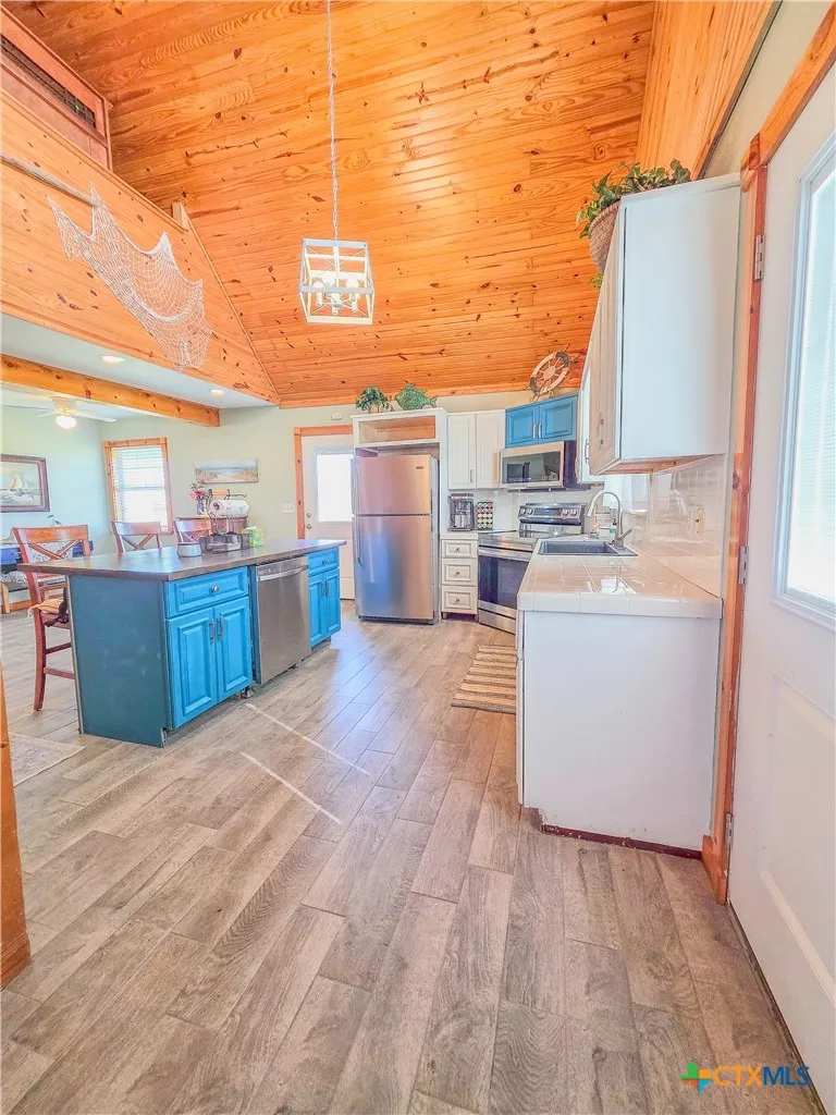 376 Haddock Drive Palacios, TX 77465