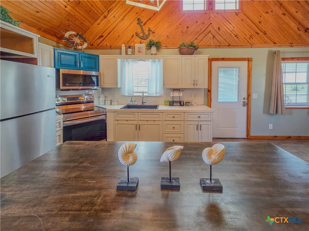 376 Haddock Drive Palacios, TX 77465