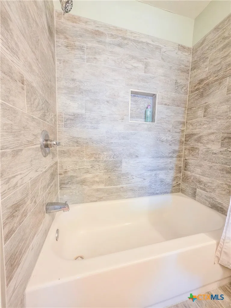 376 Haddock Drive Palacios, TX 77465