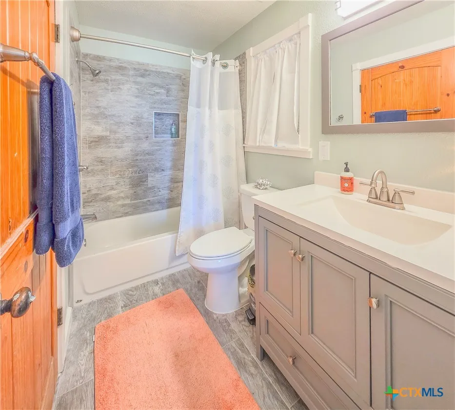 376 Haddock Drive Palacios, TX 77465
