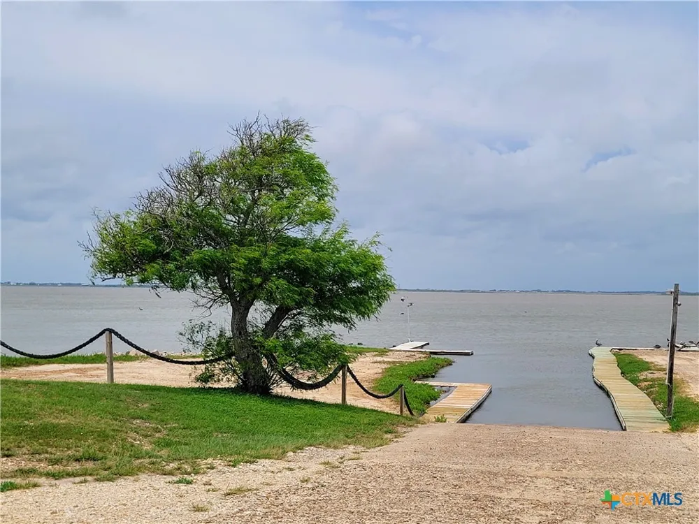 376 Haddock Drive Palacios, TX 77465
