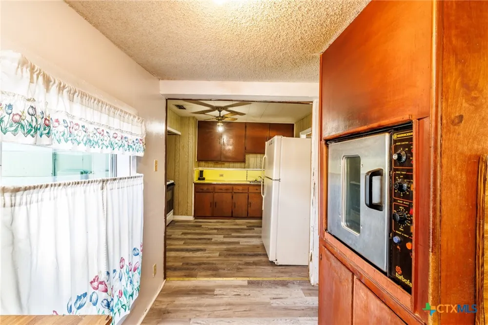 921 Robertson Street Gonzales, TX 78629