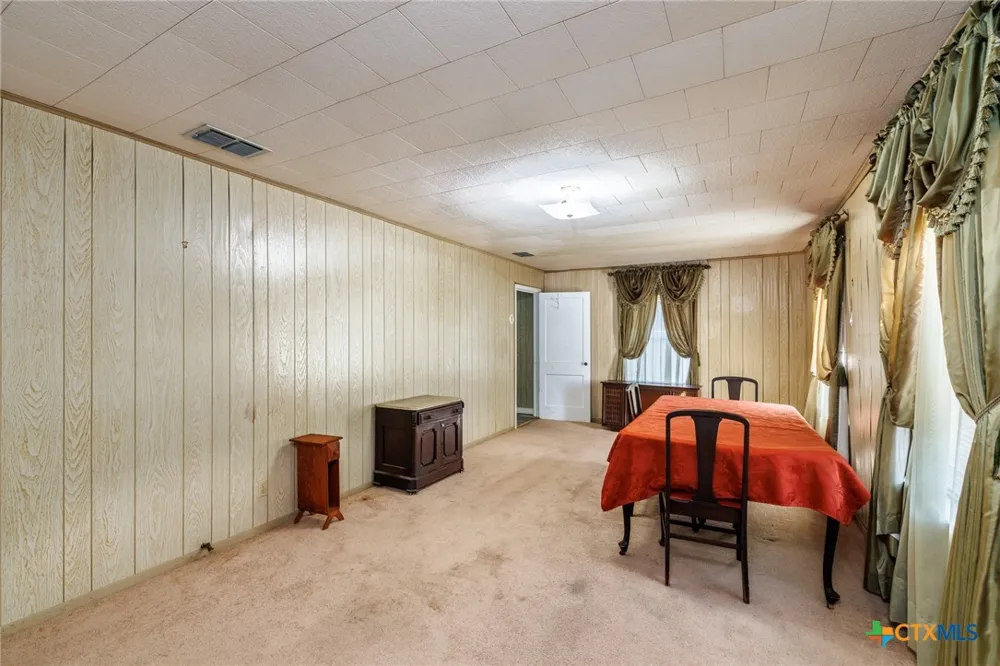 921 Robertson Street Gonzales, TX 78629