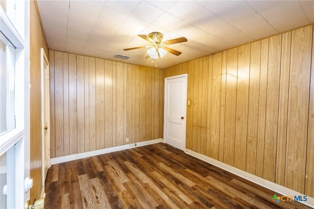 921 Robertson Street Gonzales, TX 78629
