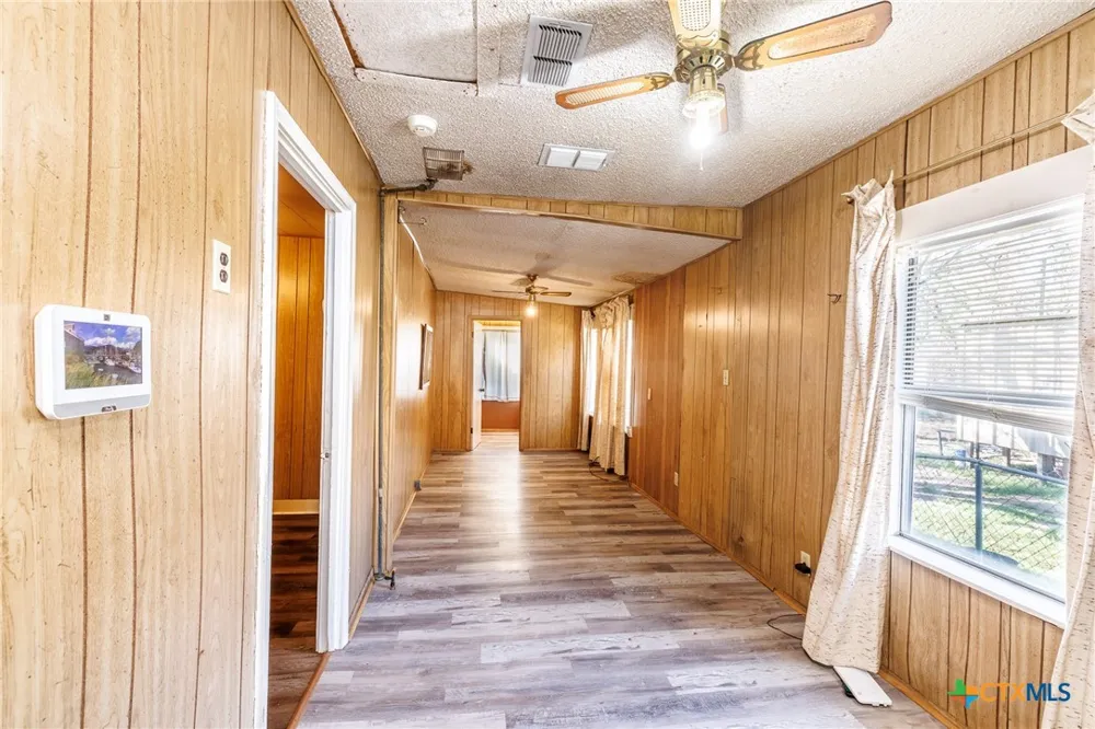 921 Robertson Street Gonzales, TX 78629