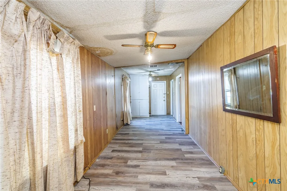 921 Robertson Street Gonzales, TX 78629