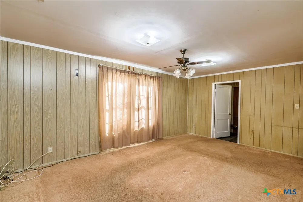 921 Robertson Street Gonzales, TX 78629